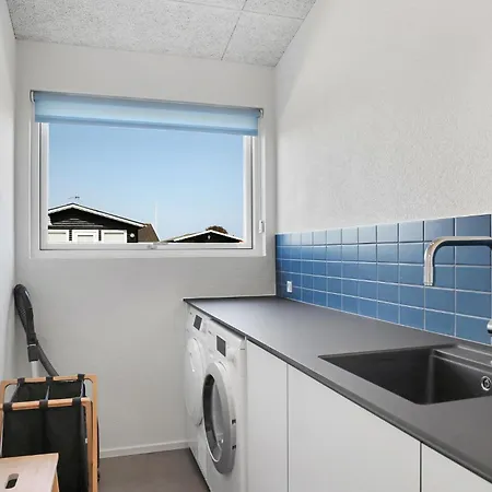 Beautiful In With Harbor View Holiday home *